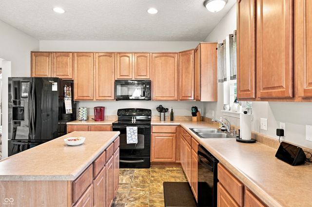 2484 Burgundy Way, Plainfield, IN 46168