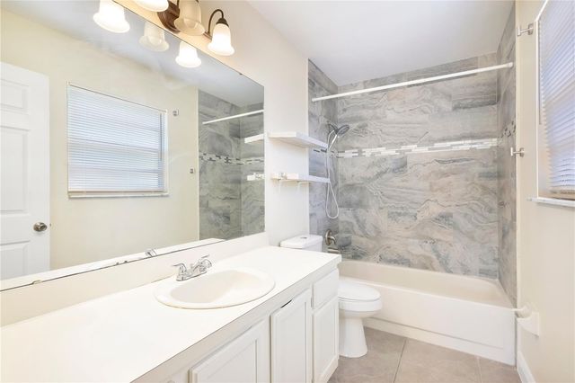 370 N LAKE AVENUE, Apopka, FL 32703