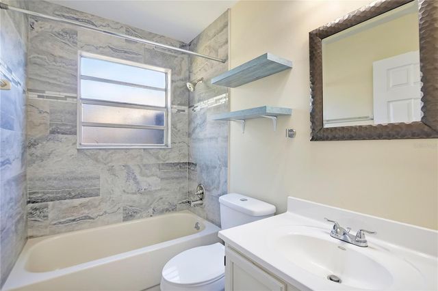 370 N LAKE AVENUE, Apopka, FL 32703