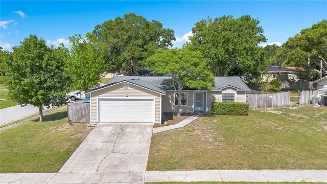 370 N LAKE AVENUE, Apopka, FL 32703
