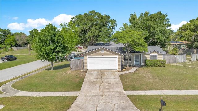 370 N LAKE AVENUE, Apopka, FL 32703