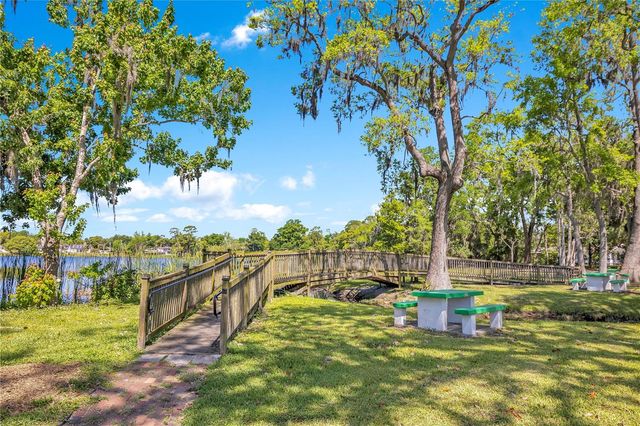 370 N LAKE AVENUE, Apopka, FL 32703