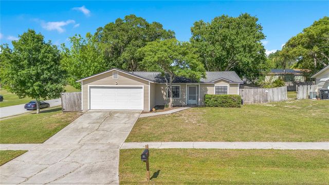 370 N LAKE AVENUE, Apopka, FL 32703
