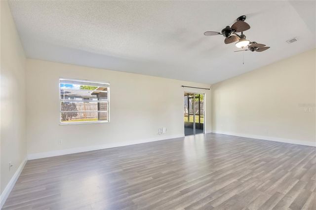 370 N LAKE AVENUE, Apopka, FL 32703