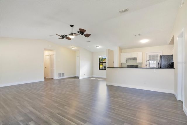 370 N LAKE AVENUE, Apopka, FL 32703