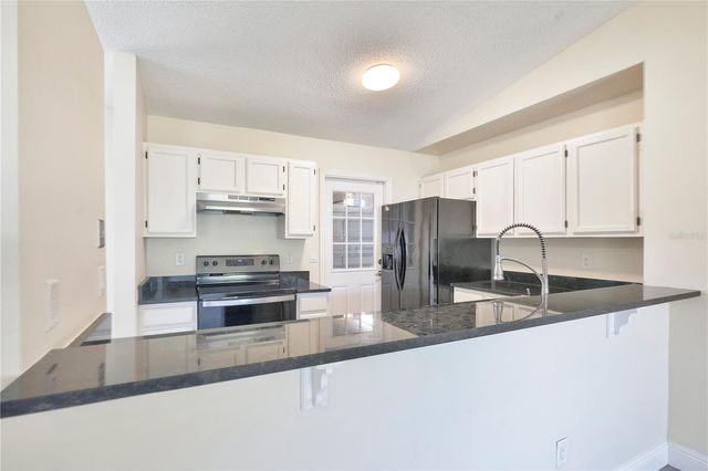 370 N LAKE AVENUE, Apopka, FL 32703