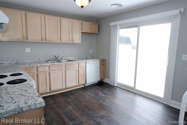 26270 Grandmont Street, Roseville, MI 48066