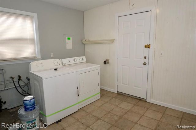 26270 Grandmont Street, Roseville, MI 48066