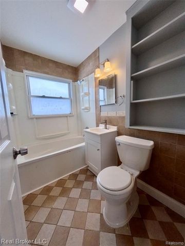 26270 Grandmont Street, Roseville, MI 48066