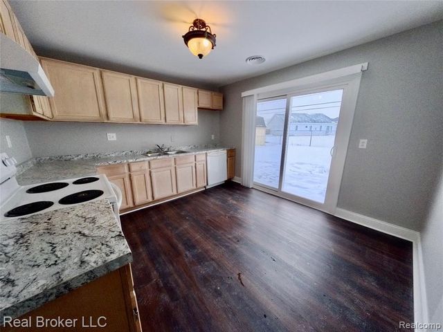 26270 Grandmont Street, Roseville, MI 48066