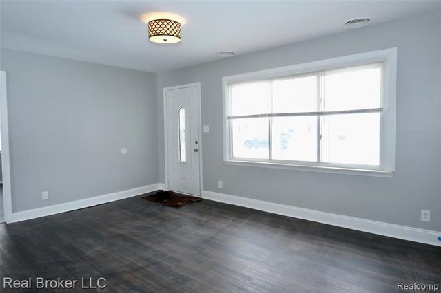 26270 Grandmont Street, Roseville, MI 48066