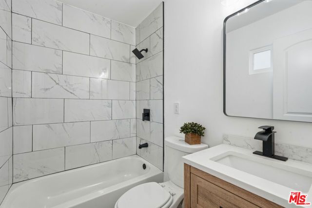 1109 W 110th Street, Los Angeles, CA 90044