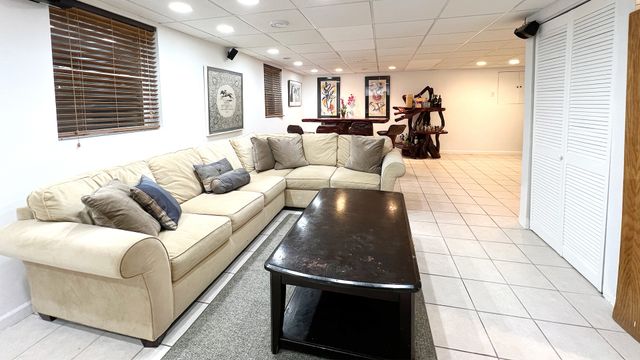 968 Knowles Road, Gurnee, IL 60031