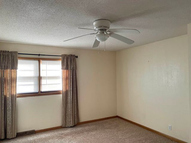 3432 W 8th St N, Wichita, KS 67203