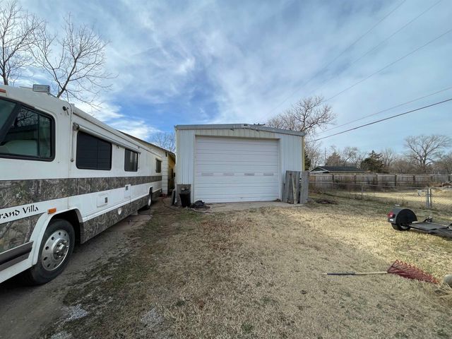 3432 W 8th St N, Wichita, KS 67203