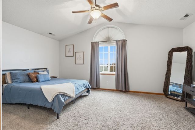 3335 Stoneview Circle SW, Cedar Rapids, IA 52404