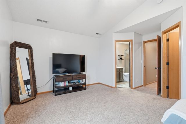 3335 Stoneview Circle SW, Cedar Rapids, IA 52404