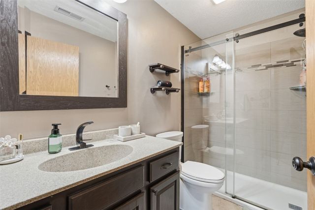 3335 Stoneview Circle SW, Cedar Rapids, IA 52404