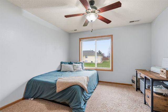 3335 Stoneview Circle SW, Cedar Rapids, IA 52404