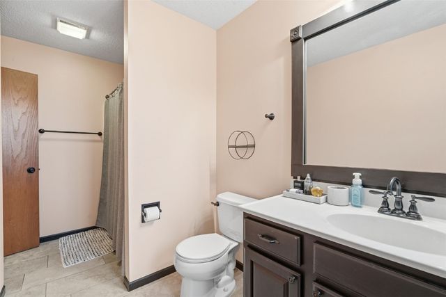 3335 Stoneview Circle SW, Cedar Rapids, IA 52404