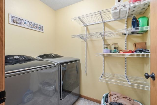 3335 Stoneview Circle SW, Cedar Rapids, IA 52404