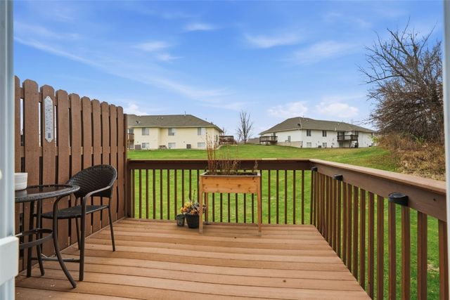 3335 Stoneview Circle SW, Cedar Rapids, IA 52404