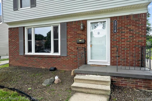 1714 Cooper Avenue, Lansing, MI 48910