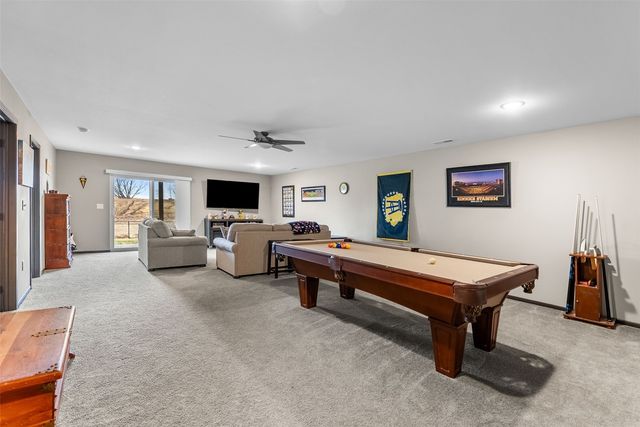 312 Dawson Dr, West Branch, IA 52358