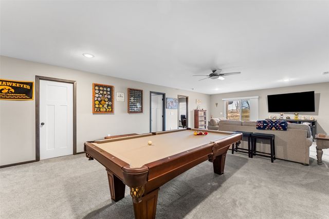 312 Dawson Dr, West Branch, IA 52358