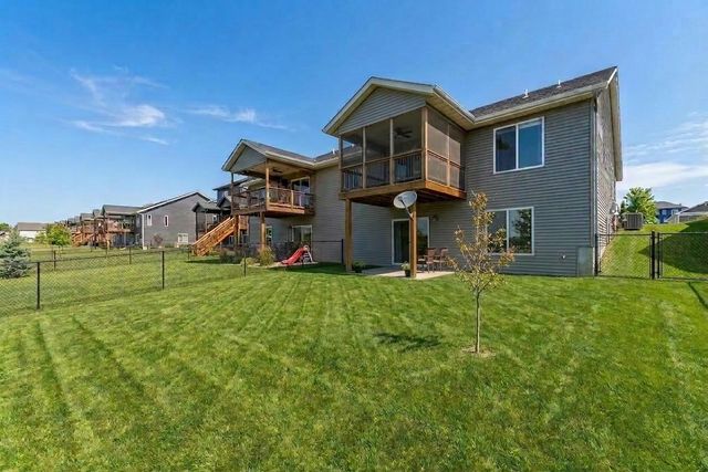 312 Dawson Dr, West Branch, IA 52358