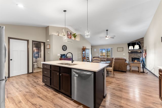 312 Dawson Dr, West Branch, IA 52358