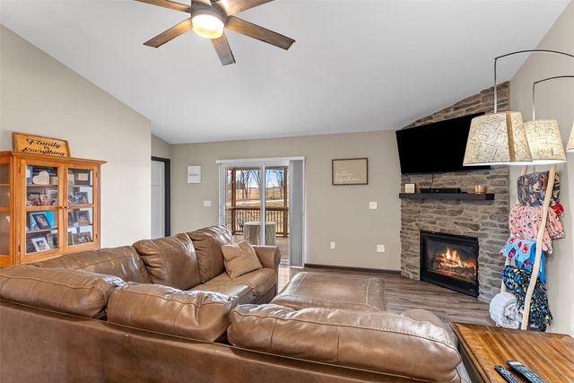 312 Dawson Dr, West Branch, IA 52358