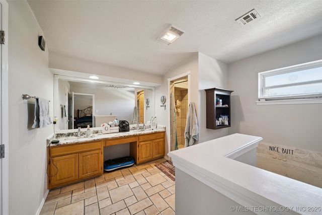 4209 S Chestnut Court, Broken Arrow, OK 74011