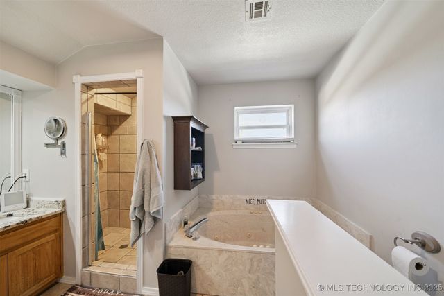 4209 S Chestnut Court, Broken Arrow, OK 74011