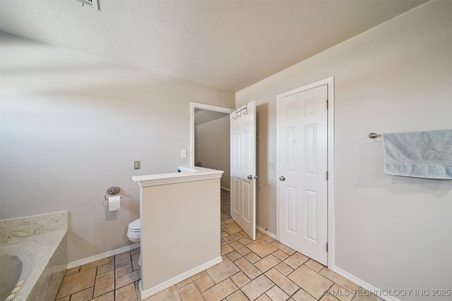 4209 S Chestnut Court, Broken Arrow, OK 74011