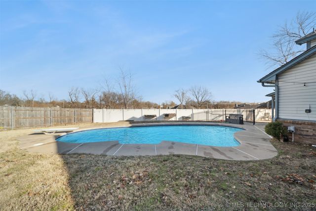 4209 S Chestnut Court, Broken Arrow, OK 74011