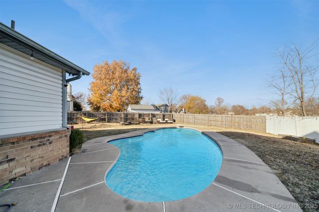 4209 S Chestnut Court, Broken Arrow, OK 74011