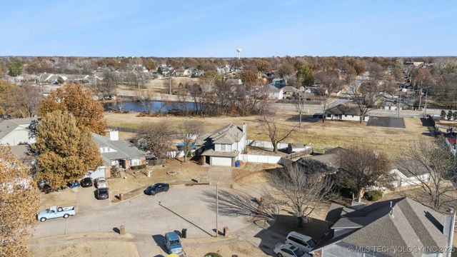 4209 S Chestnut Court, Broken Arrow, OK 74011