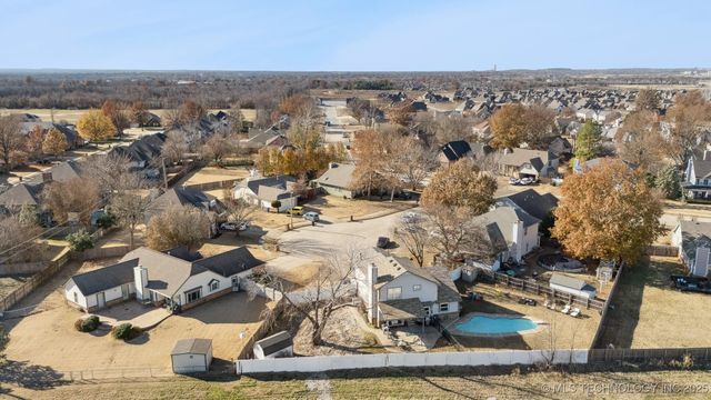 4209 S Chestnut Court, Broken Arrow, OK 74011