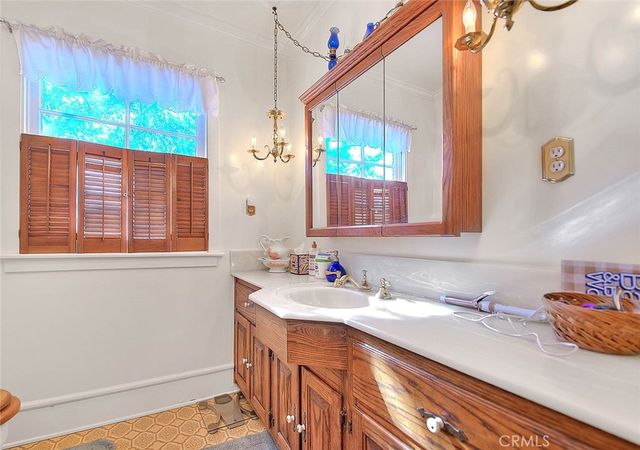 477 W Center, Covina, CA 91723