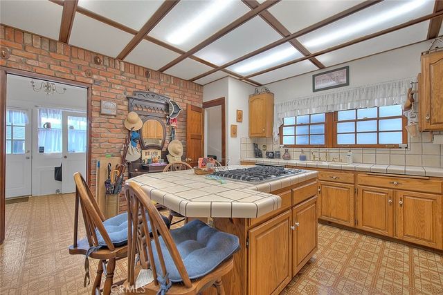 477 W Center, Covina, CA 91723