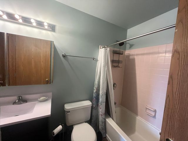 965 Amberwood Place, Mchenry, IL 60050