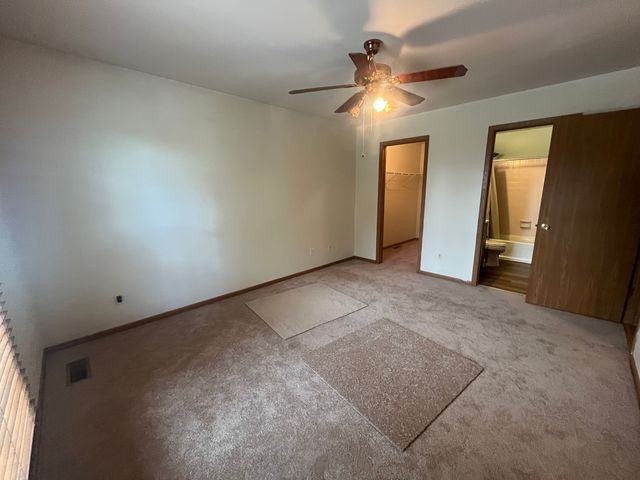 965 Amberwood Place, Mchenry, IL 60050