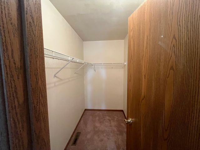 965 Amberwood Place, Mchenry, IL 60050