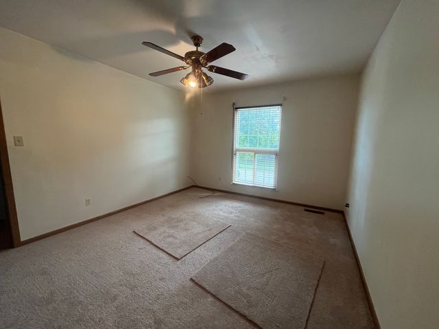 965 Amberwood Place, Mchenry, IL 60050