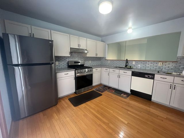 965 Amberwood Place, Mchenry, IL 60050