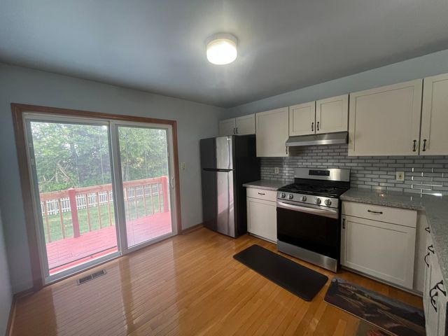 965 Amberwood Place, Mchenry, IL 60050