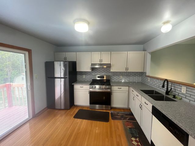 965 Amberwood Place, Mchenry, IL 60050