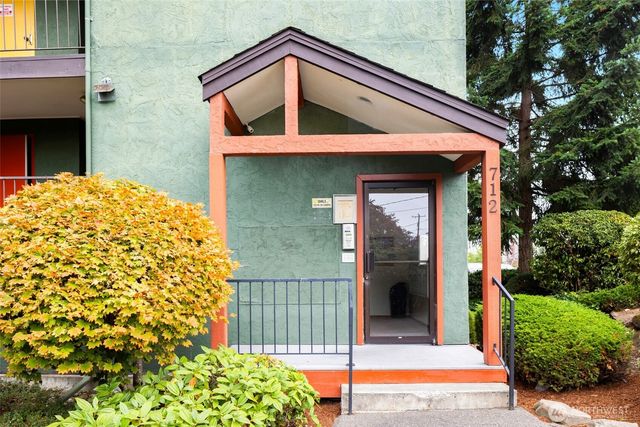 712 N 143rd Street, Seattle, WA 98133