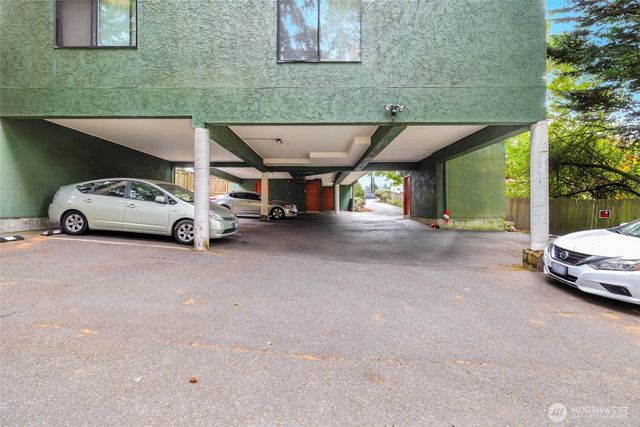 712 N 143rd Street, Seattle, WA 98133